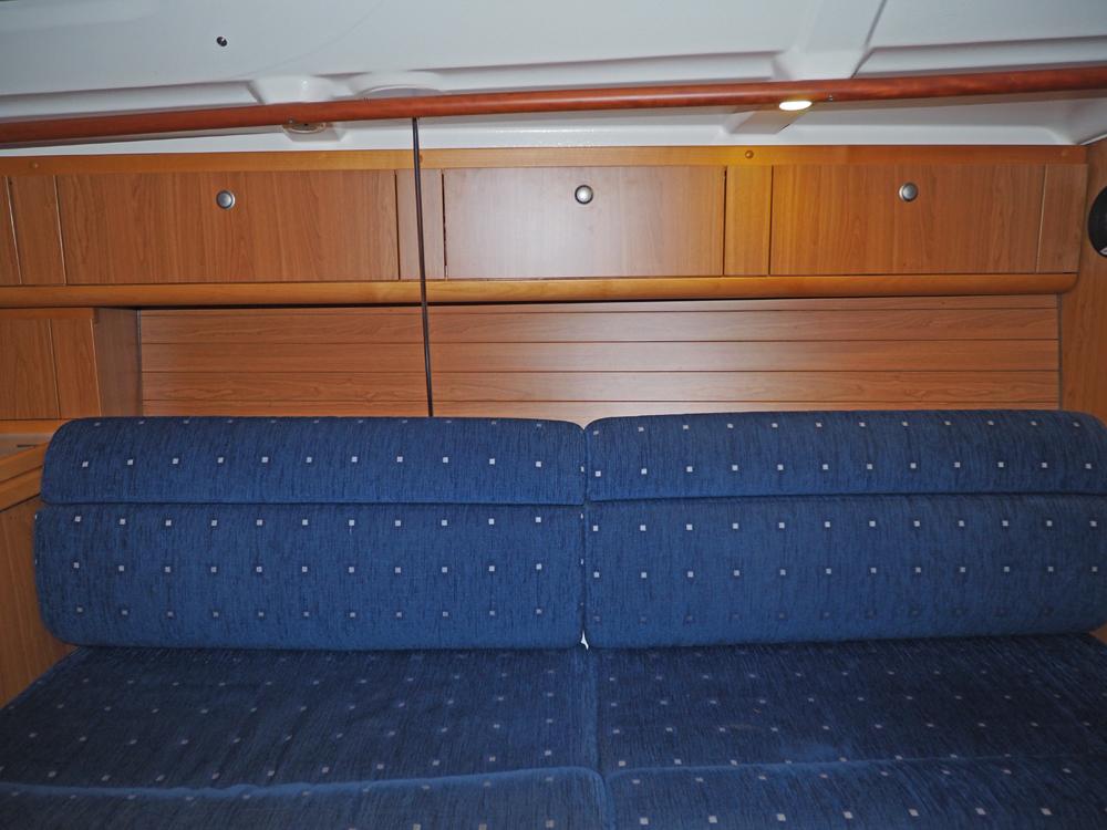 Saloon, Accommodation